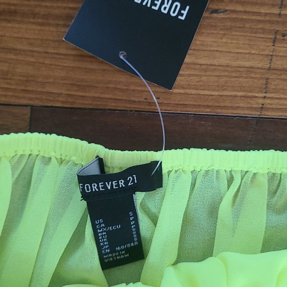 Forever 21 woman's off the shoulder crop top - Picture 3 of 3